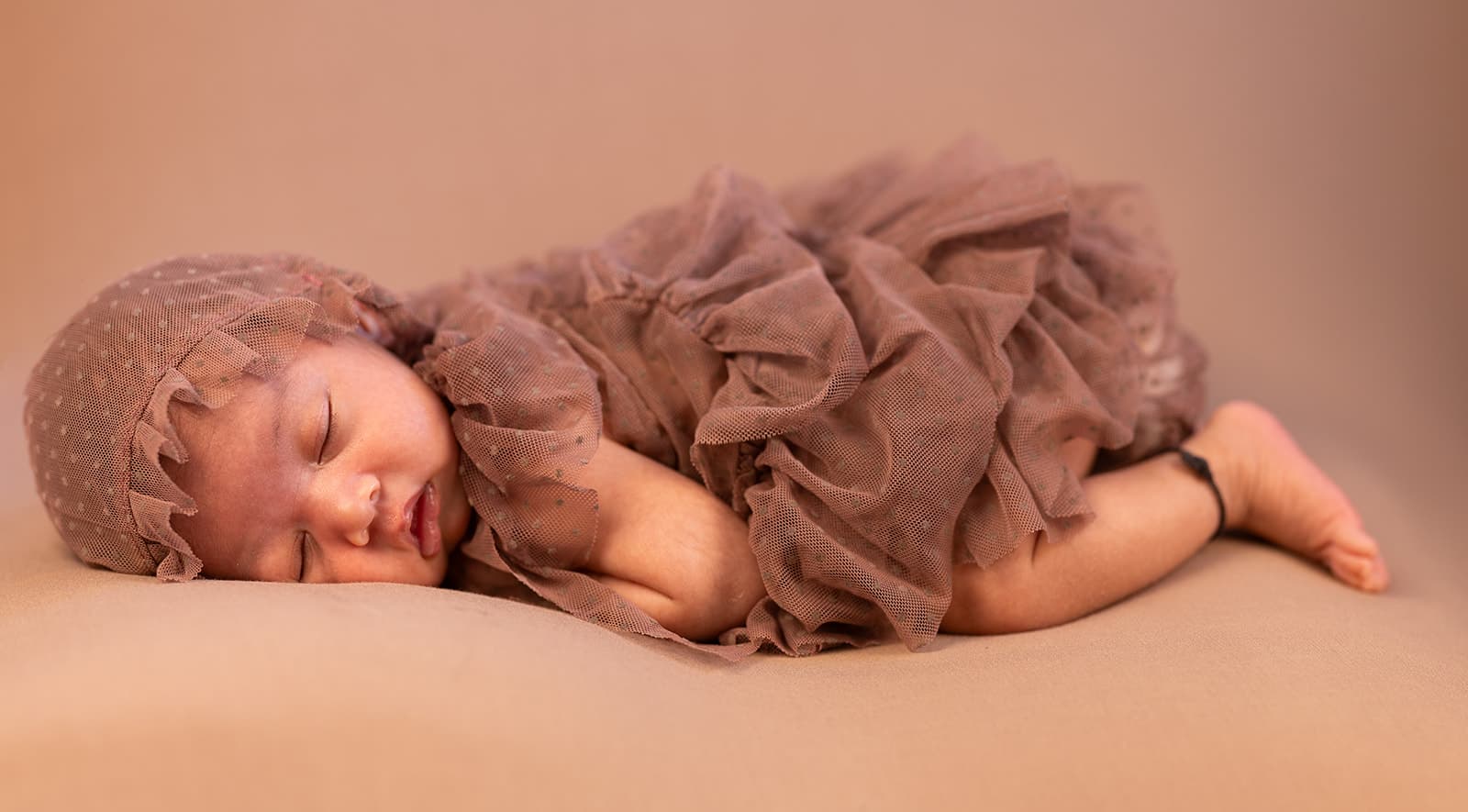 Newborn portrait session by Porchlight Studios, a McKinney, Texas photographer